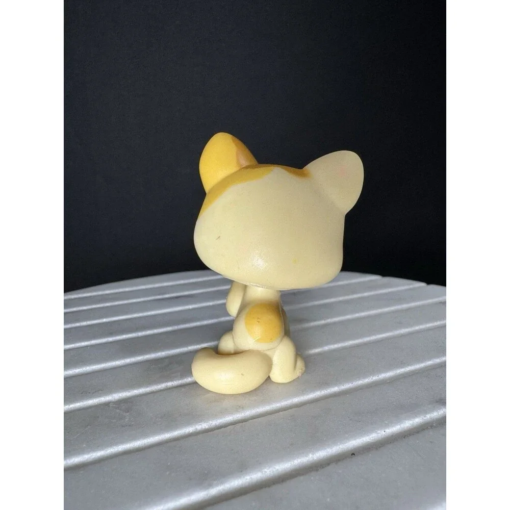 Littlest Pet Shop Authentic LPS Sassiest Cat #832 Cream Green Eyes 2008 Hasbro - Picture 5 of 8